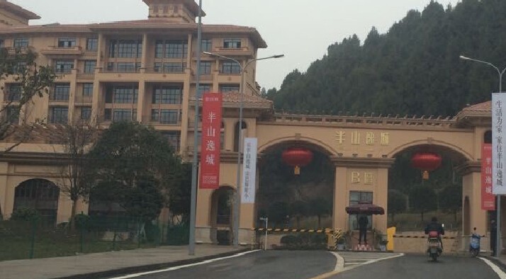 四川巴中半山逸城 房地產(chǎn)項(xiàng)目安裝防雷箱